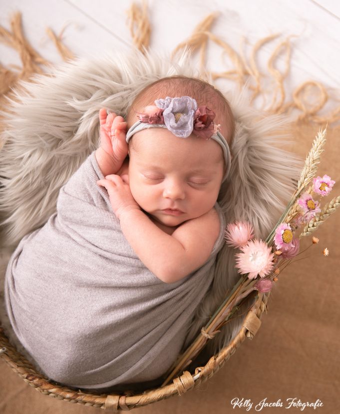 Newborn Emma logo-29