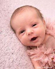 Newborn Emma logo-3