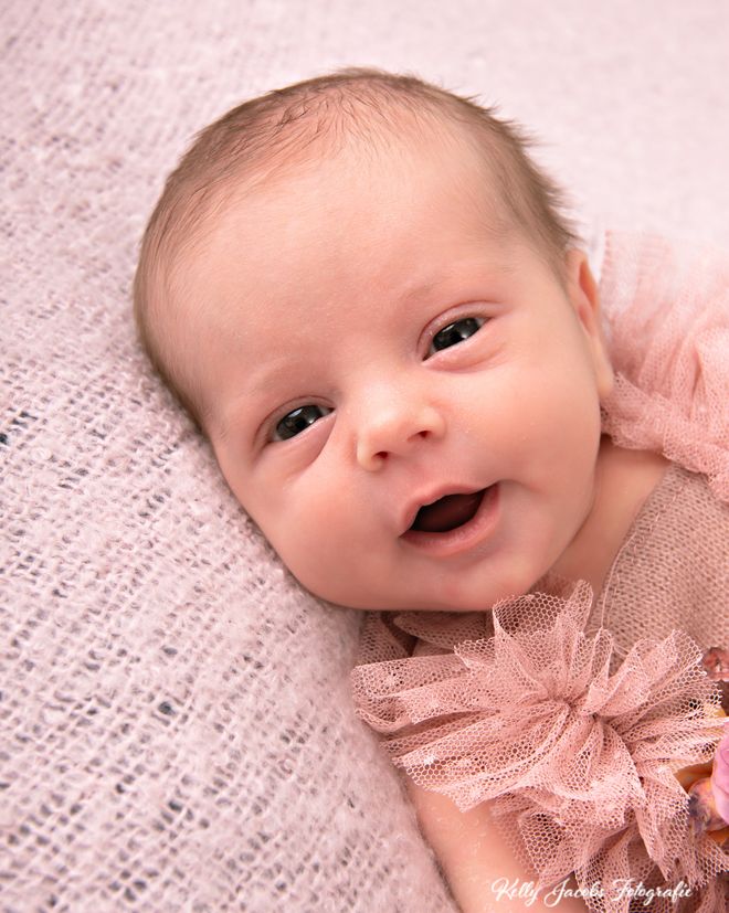 Newborn Emma logo-3