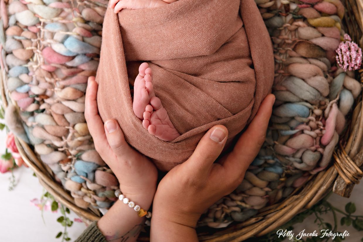 Newborn Emma logo-36