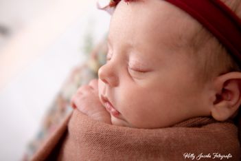 Newborn Emma logo-37
