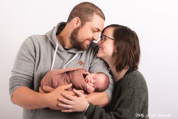Newborn Emma logo-44