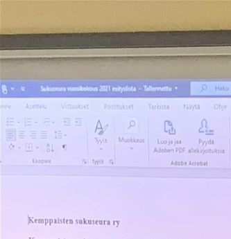 Sukuseuran pitkäaikainen puheenjohtaja Matti Kemppainen luopui puheenjohtajuudesta, mutta jatkaa sukuseuratyötä.