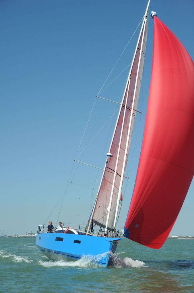 Vue de face sous spi. (Photo Fora Marine)
