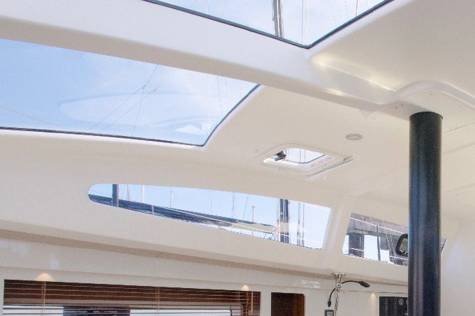 Vue depuis la banquette vers l'arrière. (Photo Fora Marine)