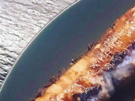 Bacon pølse med smørstegt spidskål.