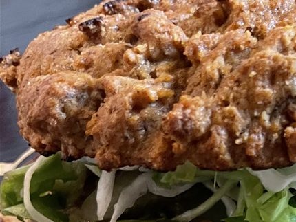 Ny super lækker frikadelle sandwich med salat.