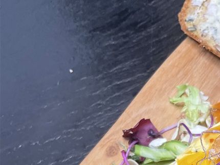 Her med mit havrefiber brød, smurt med ramsløgsmør og så himalaya flagesalt.