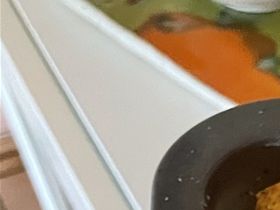Her er brugt en form i silikone, og den er 9 x 18 cm, og den er lige lille nok så brug en stor bageform.