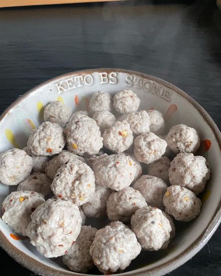 Her ses kødbollerne efter de blev kogt...