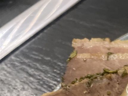 Så mørt at det næsten smuldre når du tager det op.