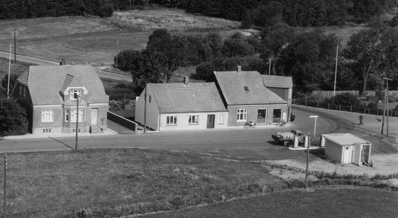Købmandshandlen Vorgodvej og bezintanken