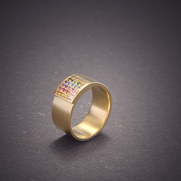 bague échauguette 25 gemmes © kim de rijck