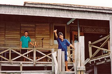 Harod's waving