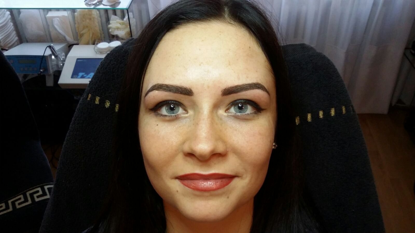Model 9 Augenbrauen Nachher