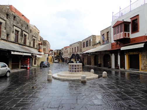“Square of the Hebrew Martyrs”.