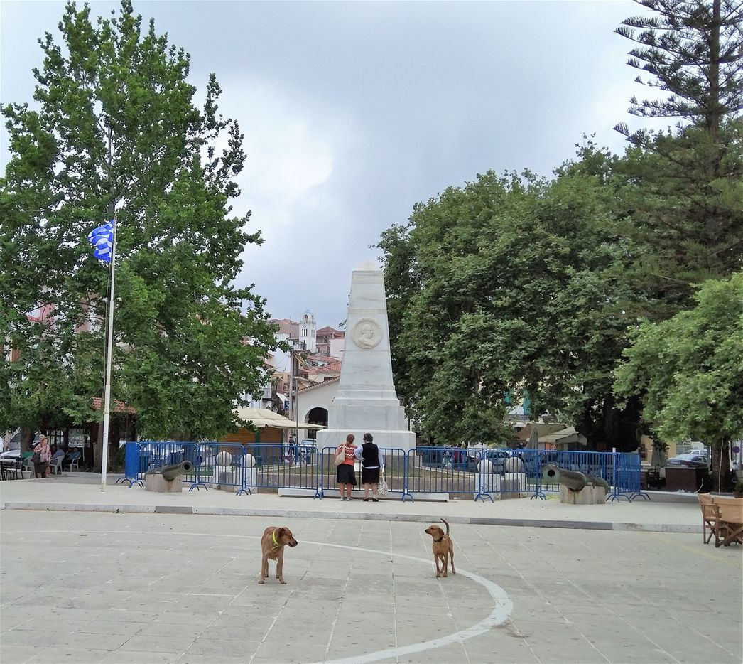 The Battle of Navarino monument in the middle of Pylos main square.