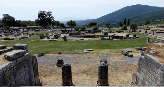 Pausanias presents the Asklepieion as a museum of works of art, mainly statues, and not as an ordinary temple of medical care. It was the most prominent place of Messina, the center of the public life of the city, which operated alongside the adjacent Agora. More than 140 pedestals for bronze statues of mainly political figures and five platforms surround the Doric Temple and the altar, while many pedestals are located along the galleries.