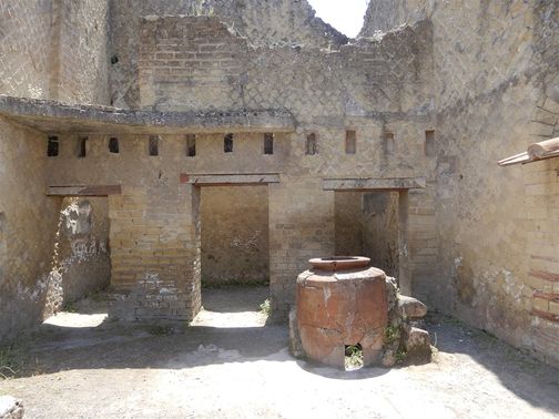 A shop in Cardo V Inferiore.