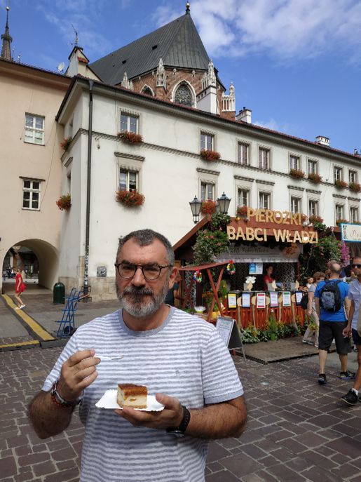 Eating sernik (cheesecake), a readitional cake, at Mały Rynek.