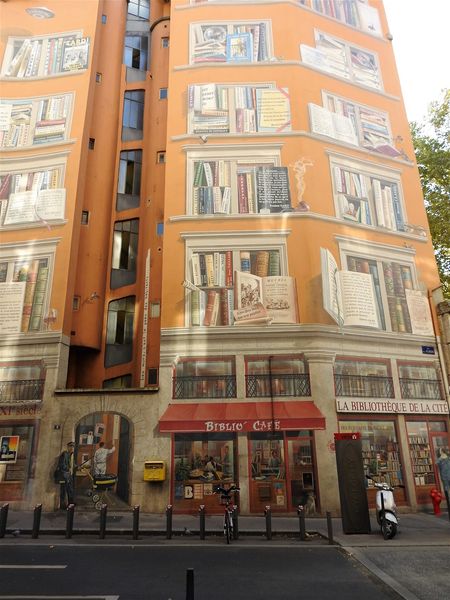 «La bibliothèque de la cité» fresco.