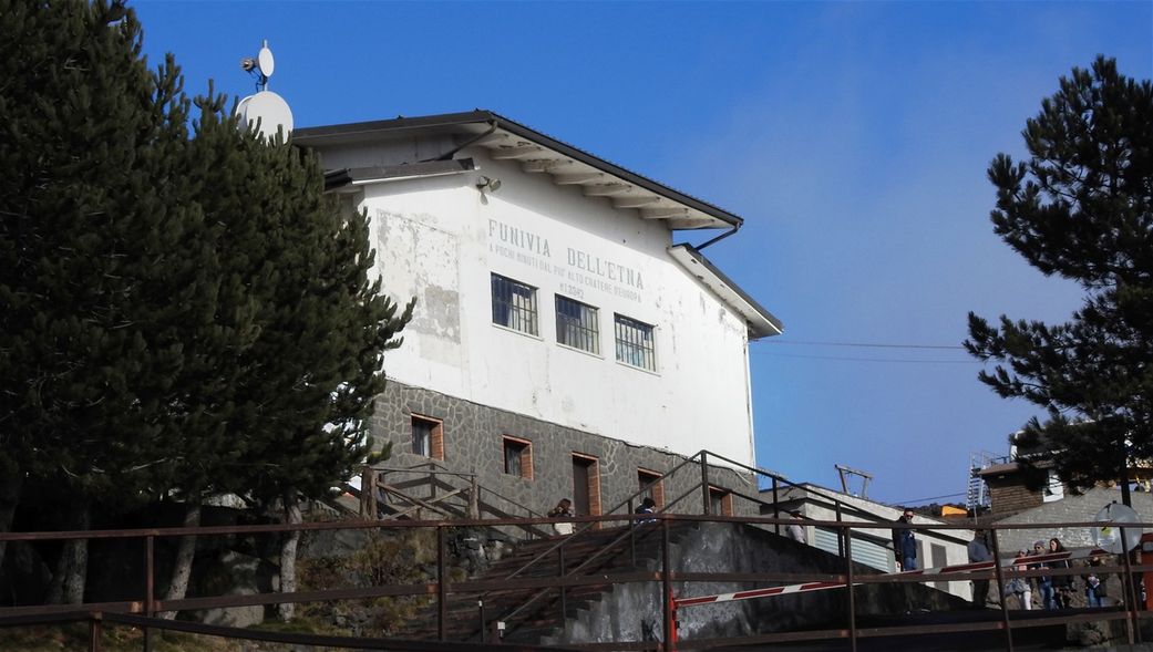 Funivia dell'Etna - Stazione partenza. Etna cable car (departure station)