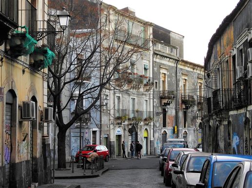 The neighborhood north of the port, around Largo XVII Agosto.