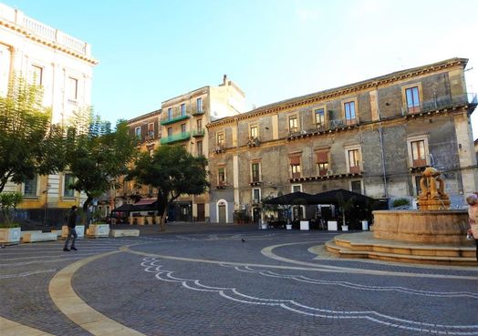 Piazza Vincenzo Bellini.