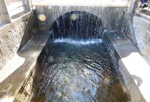 The only point the Amenano river surfaces (Piazza del Duomo).