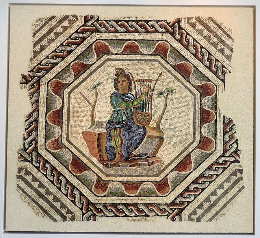 Mosaic depicting Orfeus.