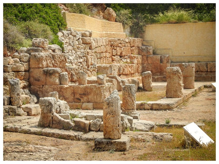 The Altar (foreground) and the L-shaped stoa (background).