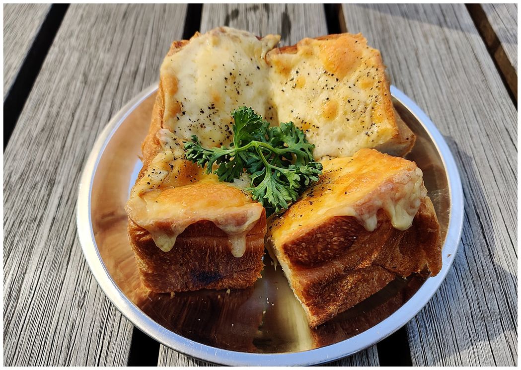 This cheese-melt does not qualify as a sandwich, but it is equally yummy.