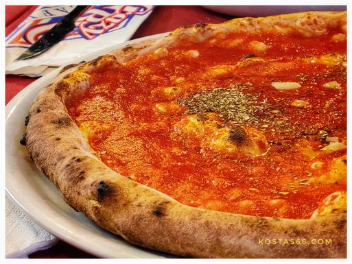 Pizza marinara at 
