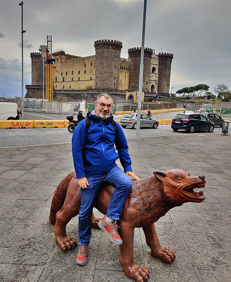 Me in front of ‘Maschio Angioino’ (Castel Nuovo).