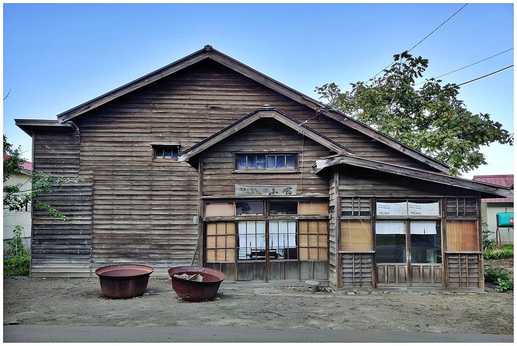 The ticket office opposite Shimoyoichi Unjouya.