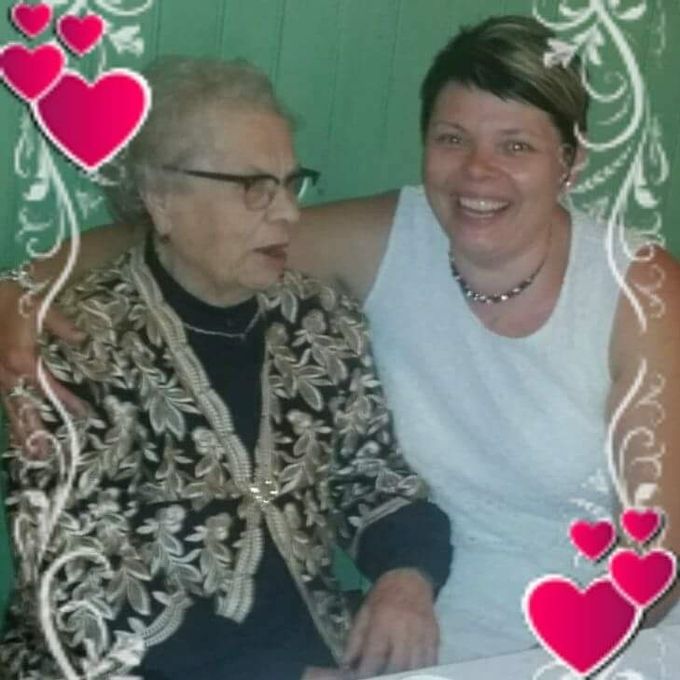 Hoitotyö on aina ollut sydämen asia...lapsena jo❤Mummua kävin hoitelemassa kotonaan 17 vuotta joka päivä. Rakas ihminen elämässäni. Mummu pääsi taivaankotiin sadan vuoden ikäisenä😔❤️