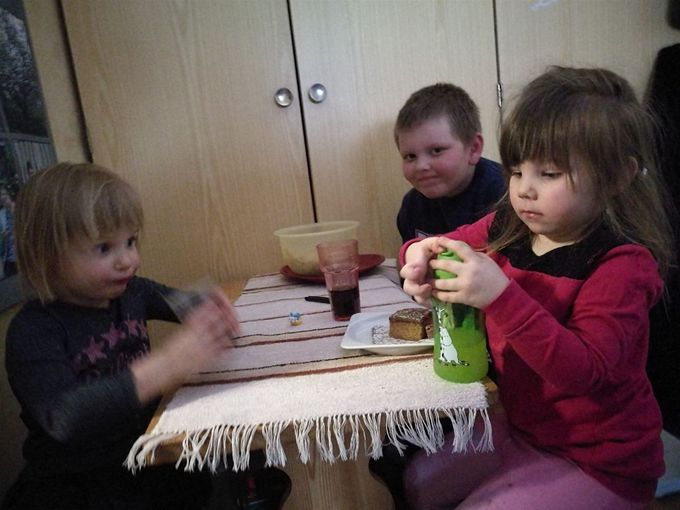 Lastenhoitopalvelu auttaa❤Onko lapsesi sairastunut, etkä voi viedä hoitoon ja itse on mentävä töihin? Ei hätää tulen hoitamaan😊Samoin, jos tarvitset hieman hengähdystaukoa arjesta. Tulen milloin vain, kun katsotaan sopiva aika😊