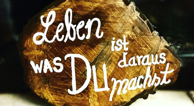 Spruchschild auf Baumscheibe Leben ist was Du daraus machst - Kunsthandwerk Tania Laux Nienstedt - KreaFreiKunst Spruchschild auf Baumscheibe Leben ist was Du daraus machst - Kunsthandwerk Tania Laux Nienstedt - KreaFreiKunst