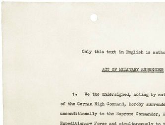 Act of Military Surrender, getekend door Generaloberst A. Jodl, op 7 mei 1945 te Reims. 