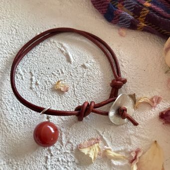Leder-Armband, CHF 50.00