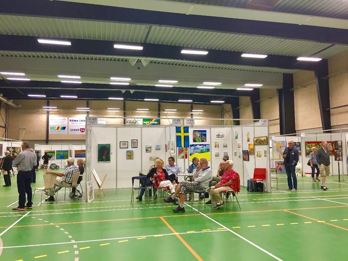 Penseldragarne fra Onsala i Sverige havde det hyggeligt foran deres stand.