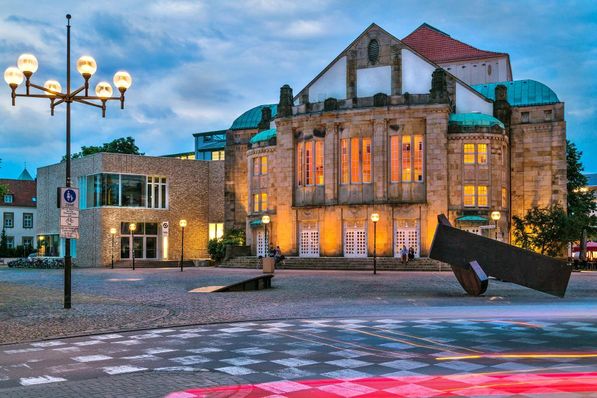 Platz der deutschen Einheit und dem Theater Osnabrück