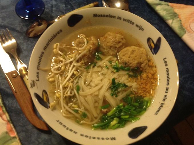 Phô à ma façon aux boulettes de porc