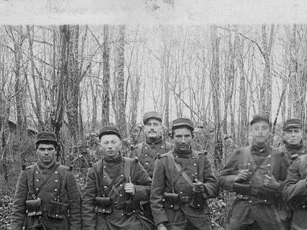 Souge, le 20 décembre 1914. Edouard est le deuxième soldat à partir de la gauche.