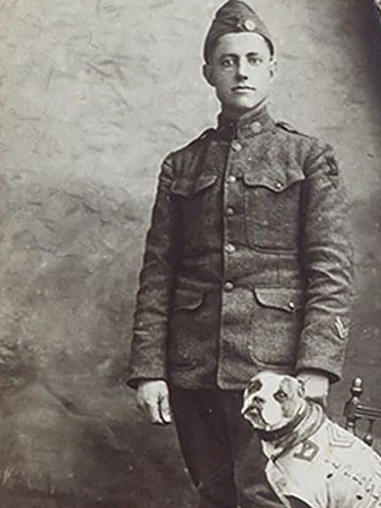 Robert Conroy et son chien Stubby.