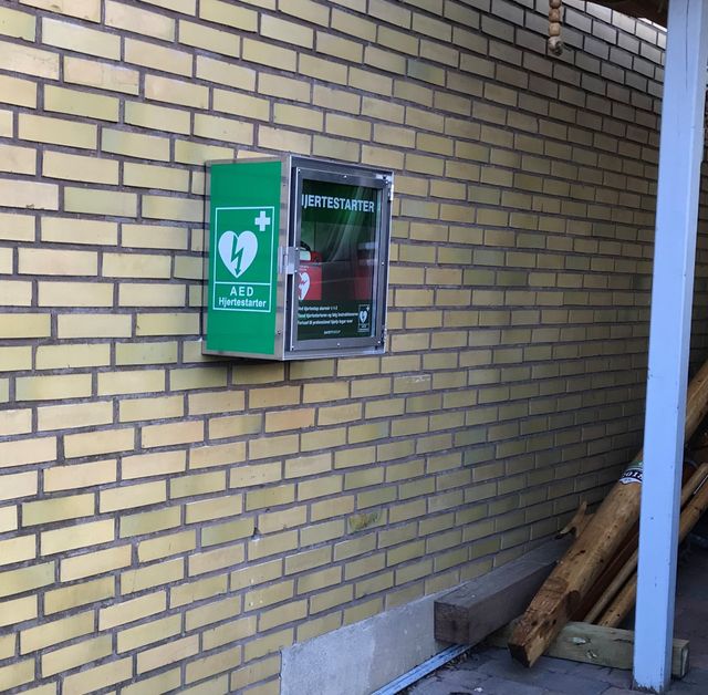 Adresse: Gl. Nyrupvej 67 - Lige overfor udkørslen fra Lærkebakken