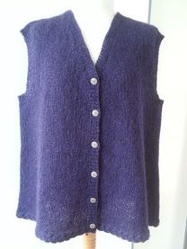 Dess. 82069 Vest i A-facon med snoning