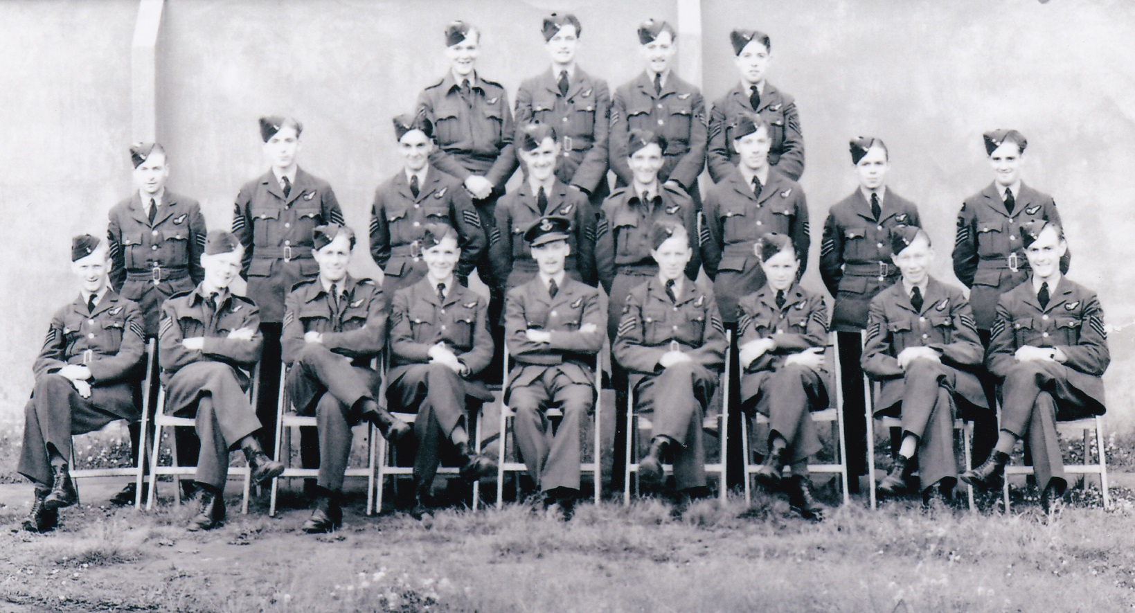 Training photo, possibly on award of their wing - Leslie is front row, 1st on the left
