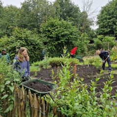 20240610_094303 MSD helpt op de tuin ondanks de regen