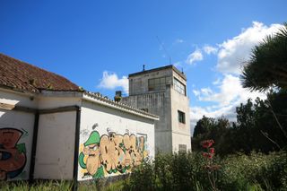 Altes Terminal mit Tower